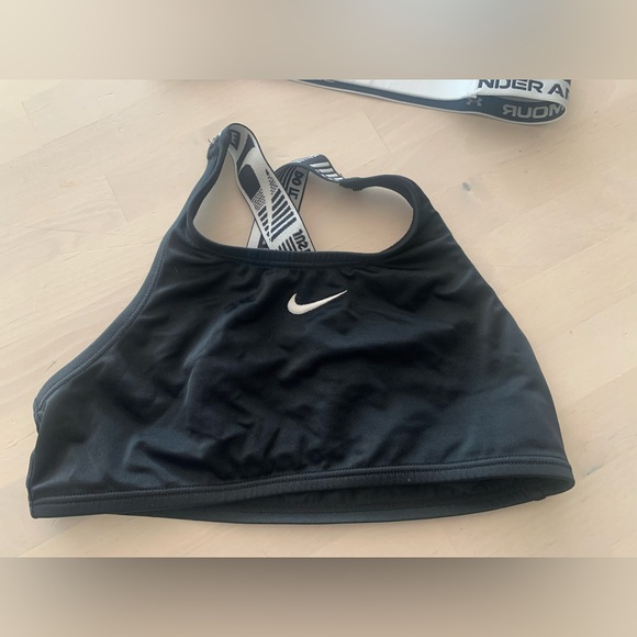 Nike , underarmour sports tops size M - Picture 4 of 4